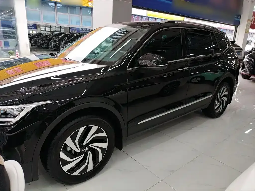 Volkswagen Tiguan L — фото 3