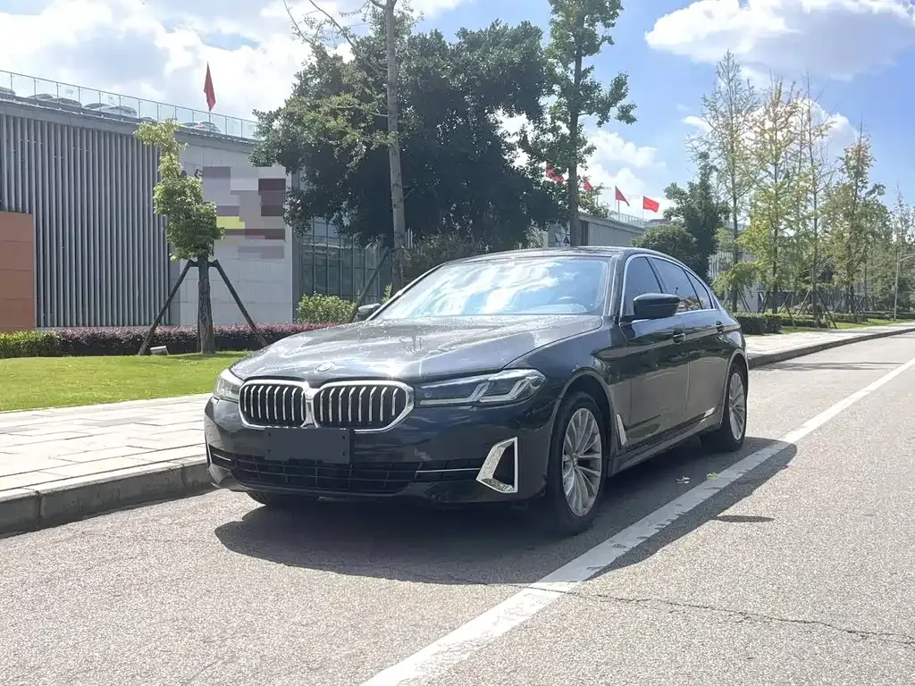 BMW 5 Series — фото 1