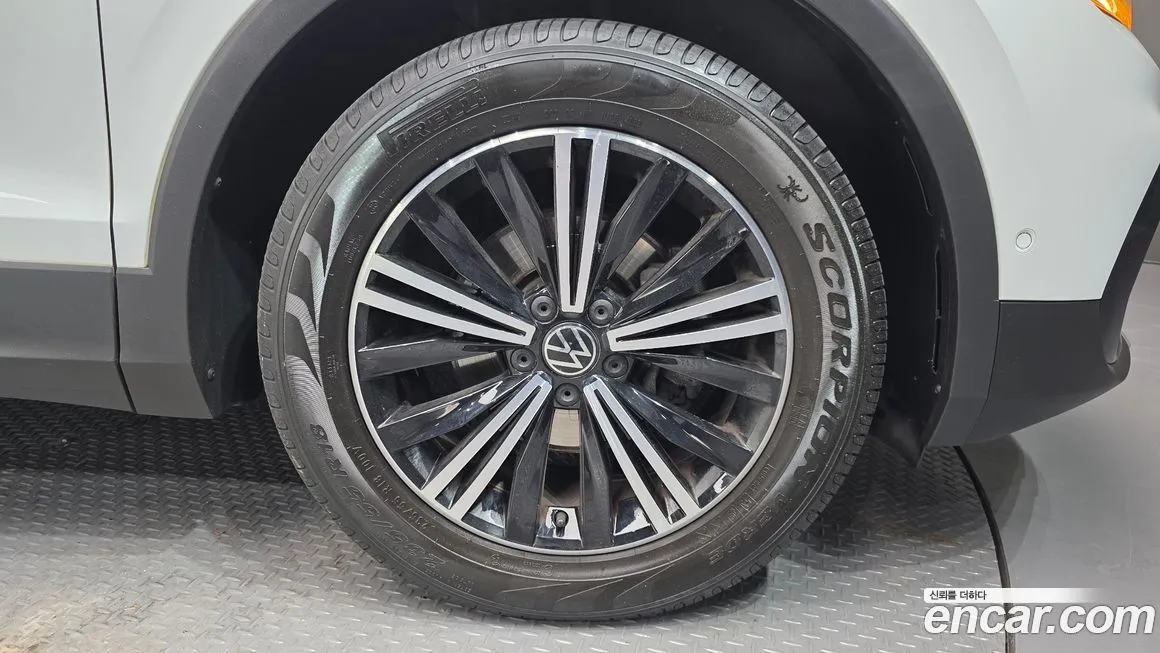 Volkswagen Tiguan — фото 9