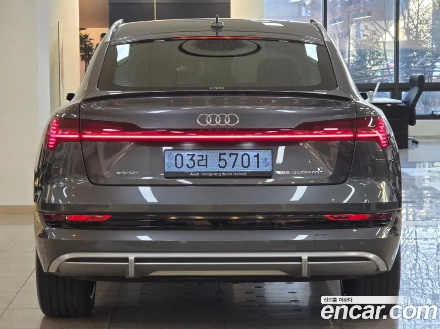 Audi e-tron — фото 3
