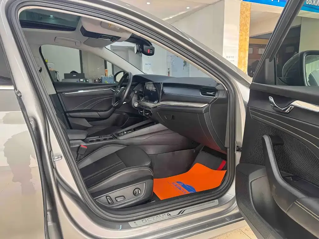 Skoda Octavia — фото 4