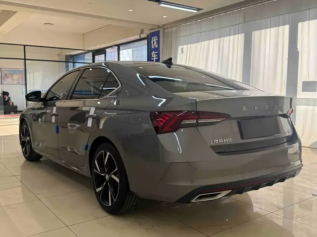 Skoda Octavia — фото 2