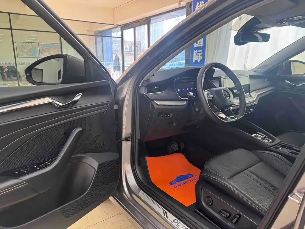 Skoda Octavia — фото 5