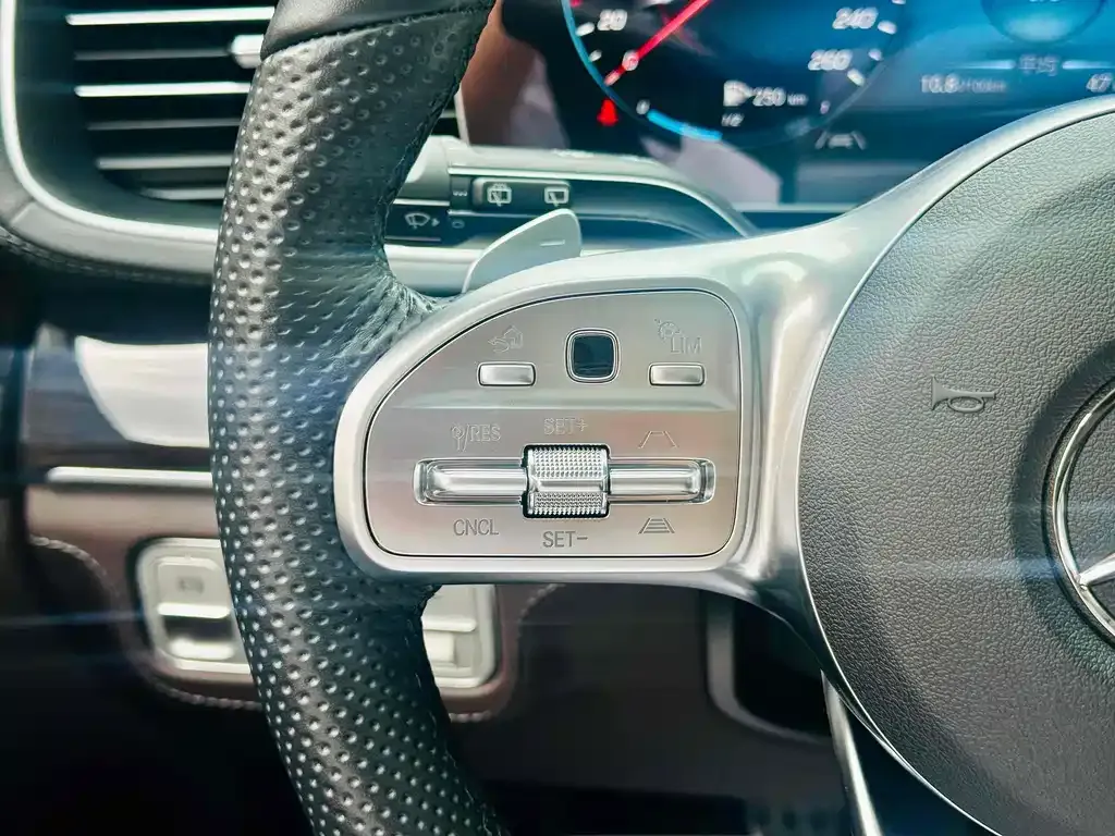 Mercedes-Benz GLS — фото 4