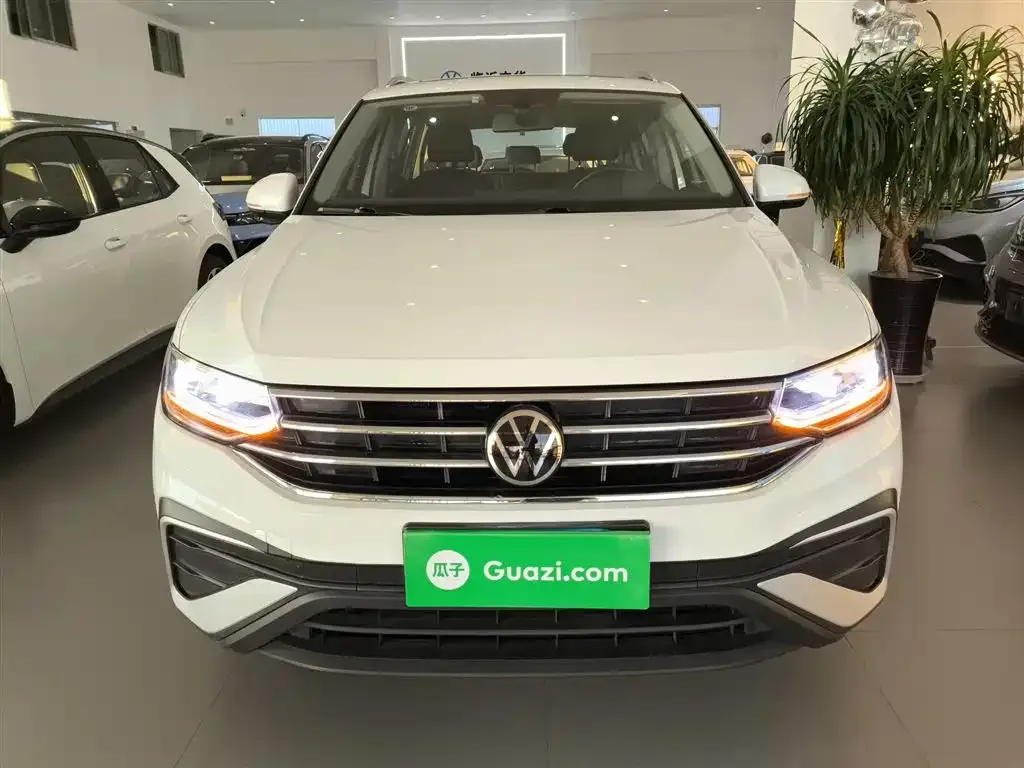 Volkswagen Tiguan L — фото 4