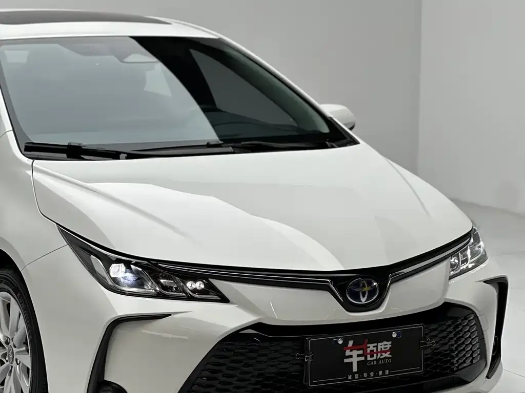 Toyota Corolla — фото 10