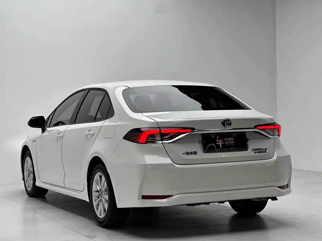 Toyota Corolla — фото 5