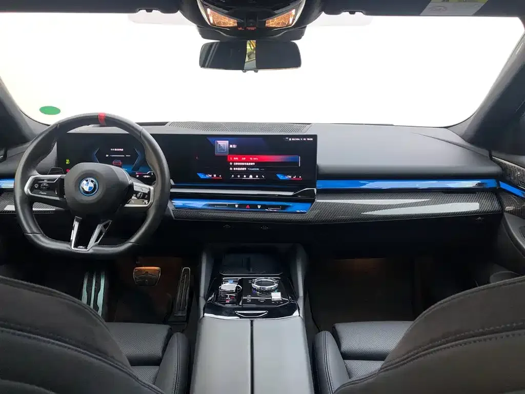 BMW i5 M60 — фото 8