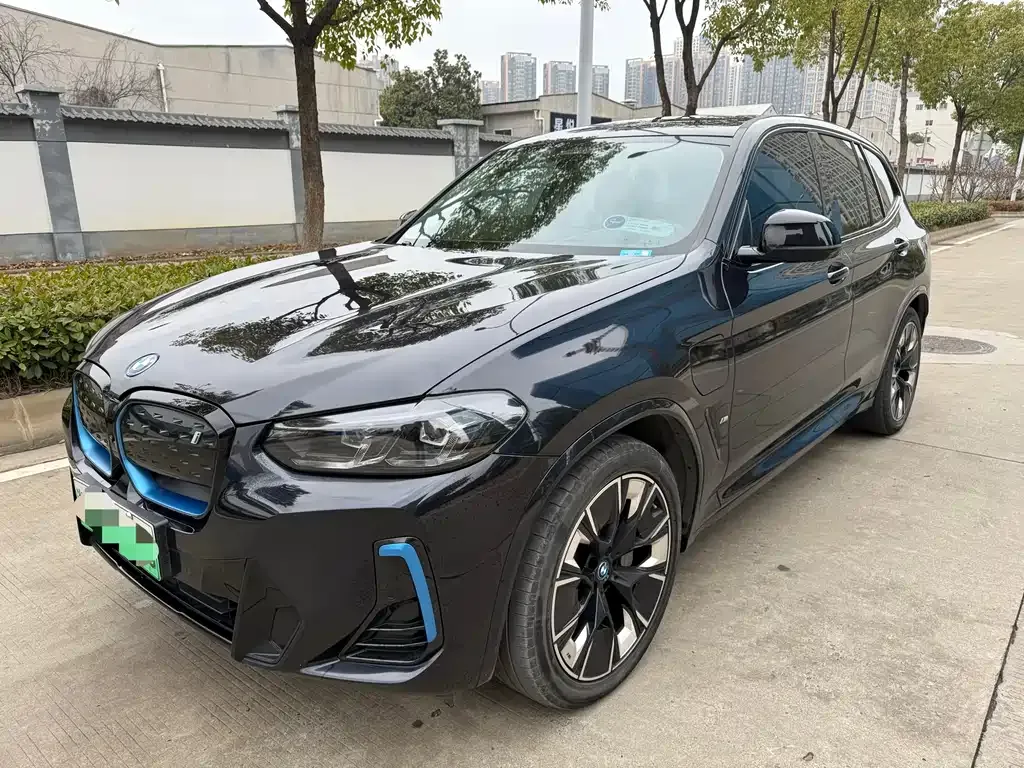 BMW iX3 — фото 1