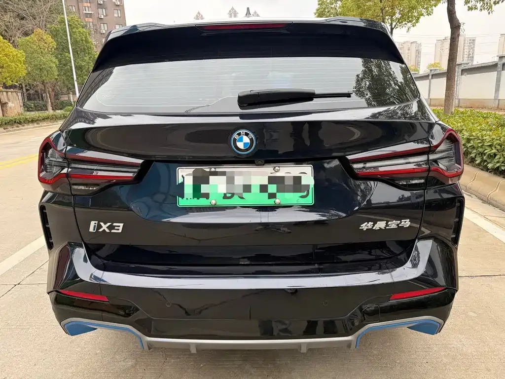 BMW iX3 — фото 9