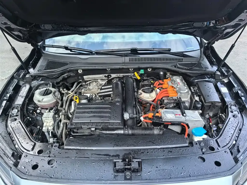 Volkswagen Passat New Energy — фото 10