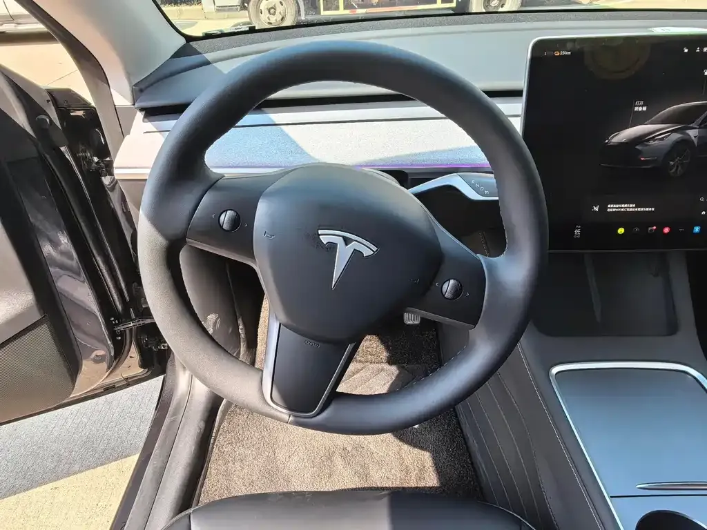 Tesla Model Y — фото 5