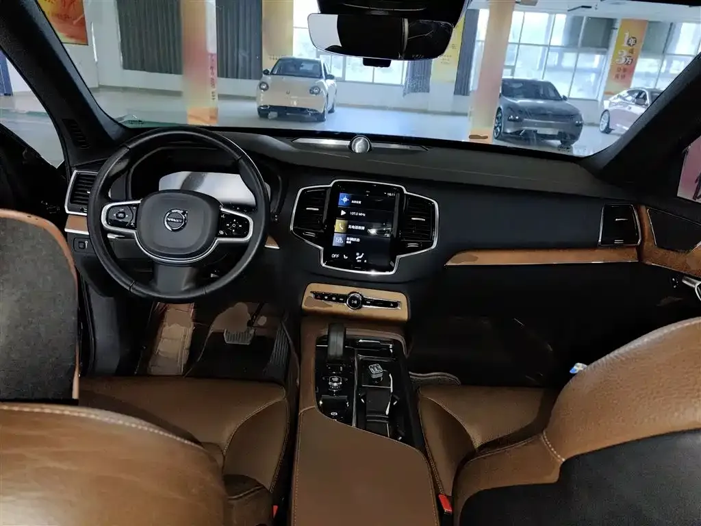 Volvo XC90 — фото 10