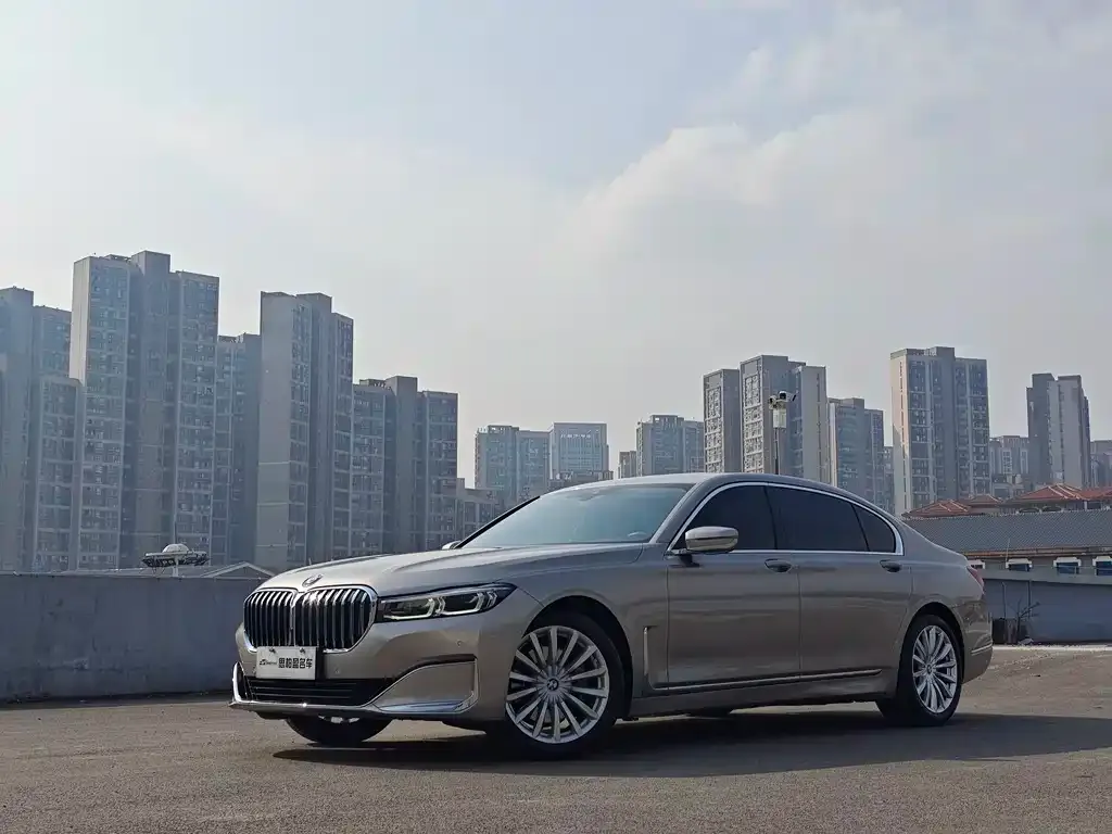 BMW 7 Series — фото 1