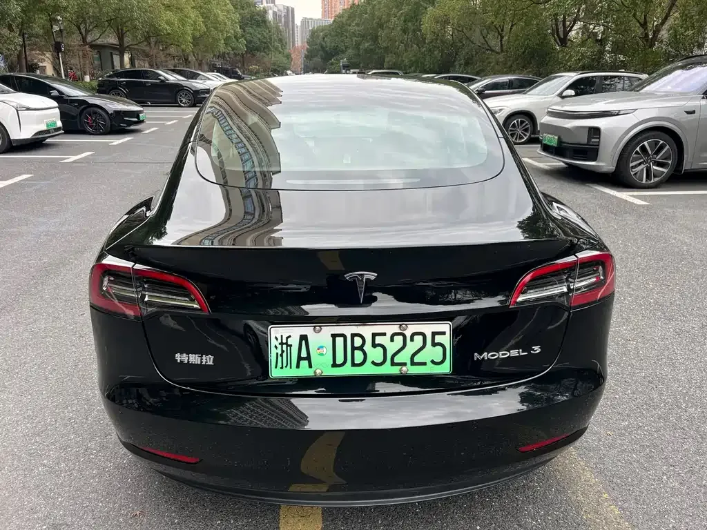 Tesla Model 3 — фото 10