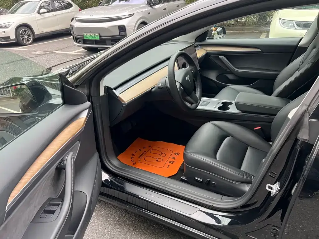Tesla Model 3 — фото 4
