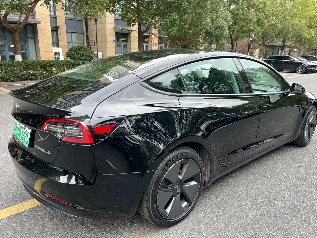 Tesla Model 3 — фото 7