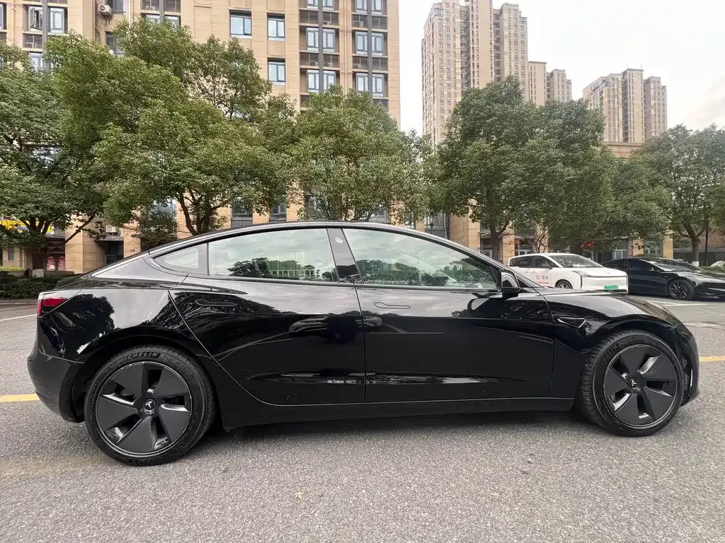 Tesla Model 3 — фото 8