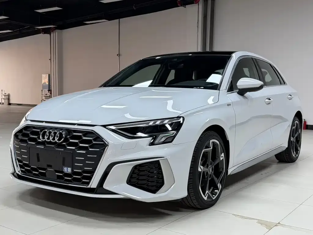 Audi A3 — фото 1