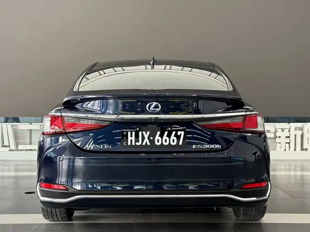 Lexus ES — фото 10