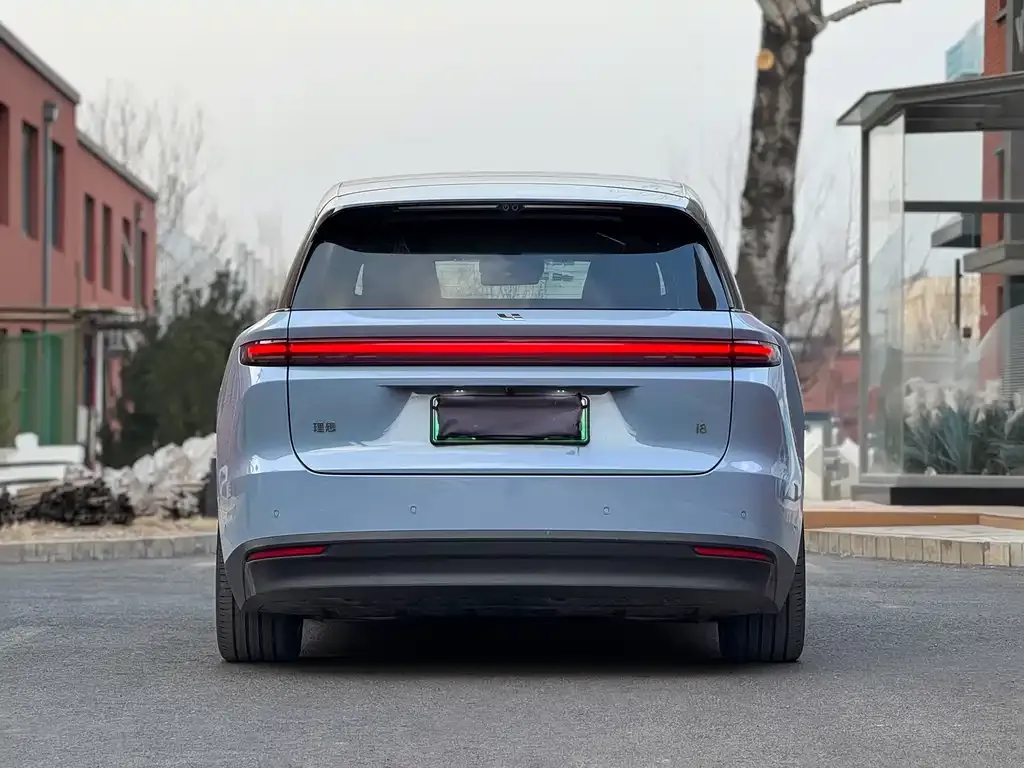 Li Auto i8 — фото 7