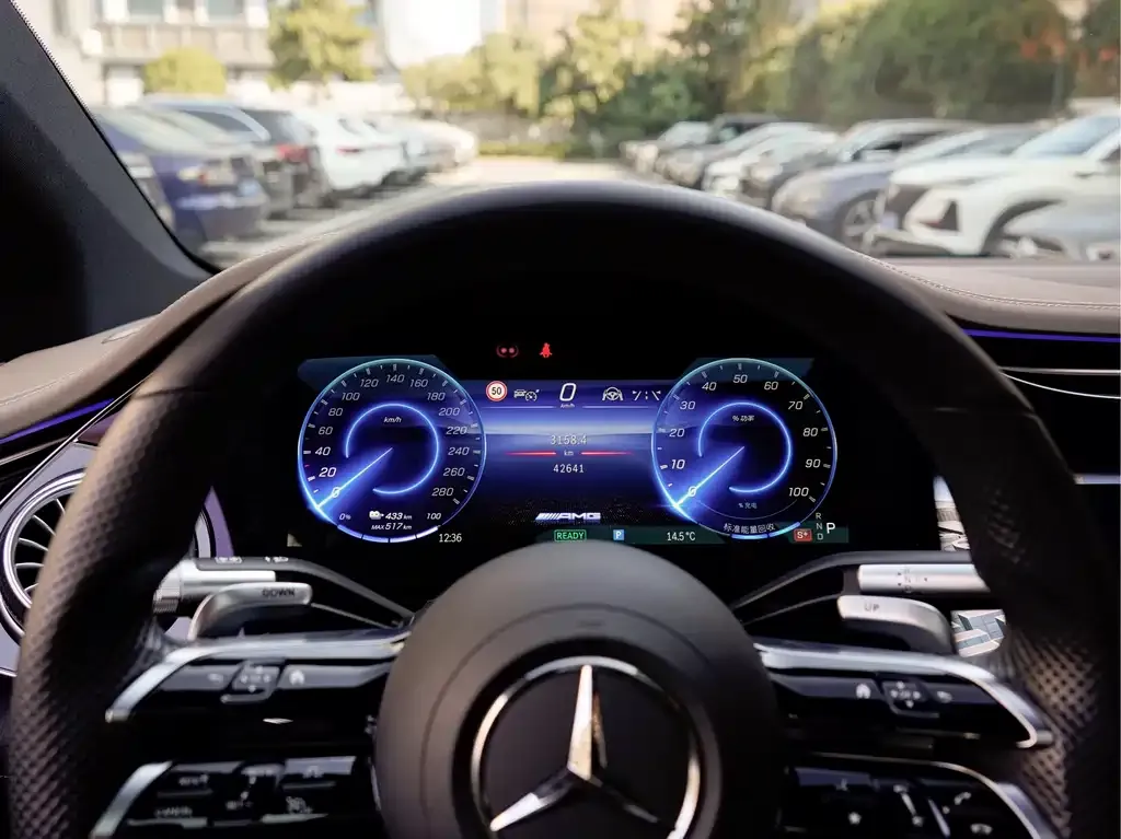 Mercedes-Benz EQS AMG — фото 8