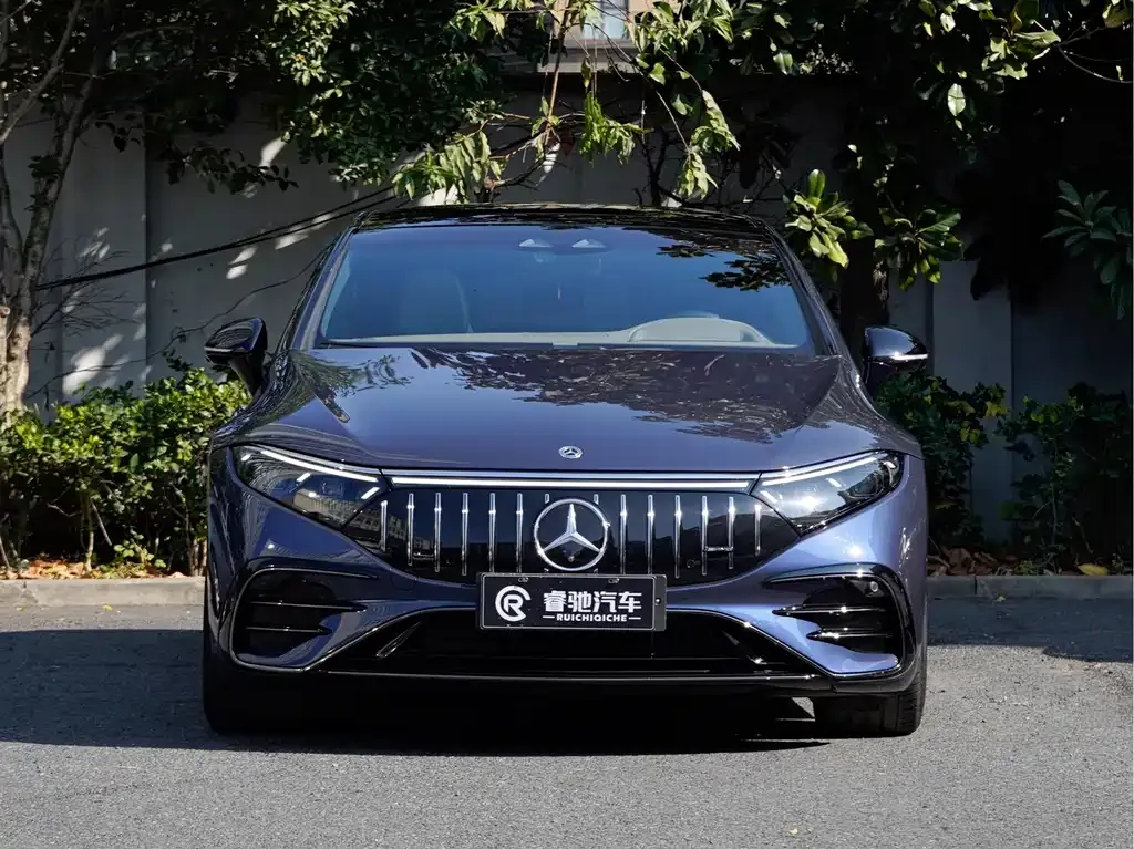 Mercedes-Benz EQS AMG — фото 9