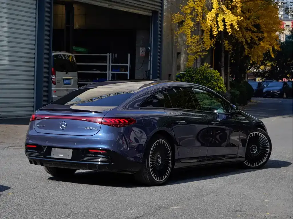 Mercedes-Benz EQS AMG — фото 5