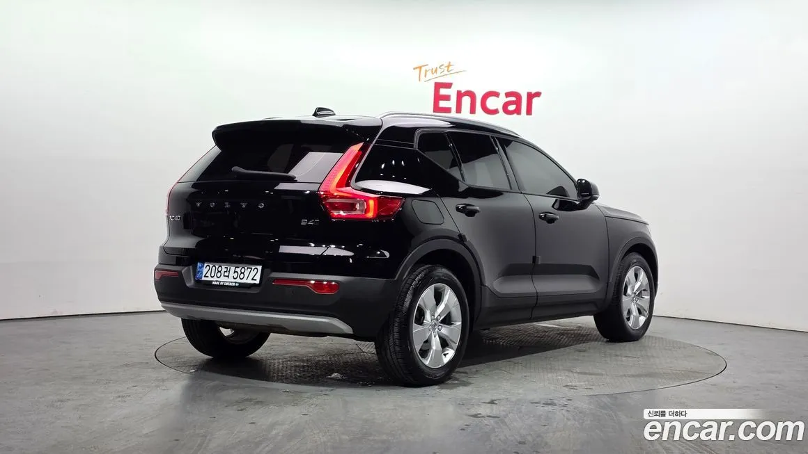 Volvo XC40 — фото 3