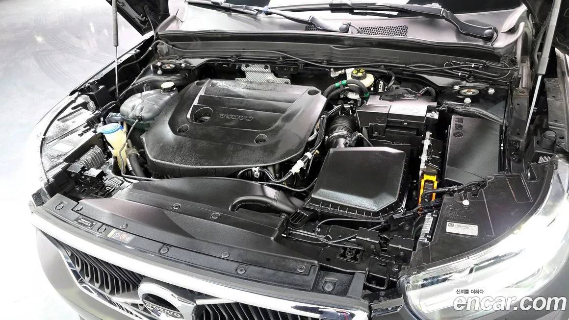 Volvo XC40 — фото 10
