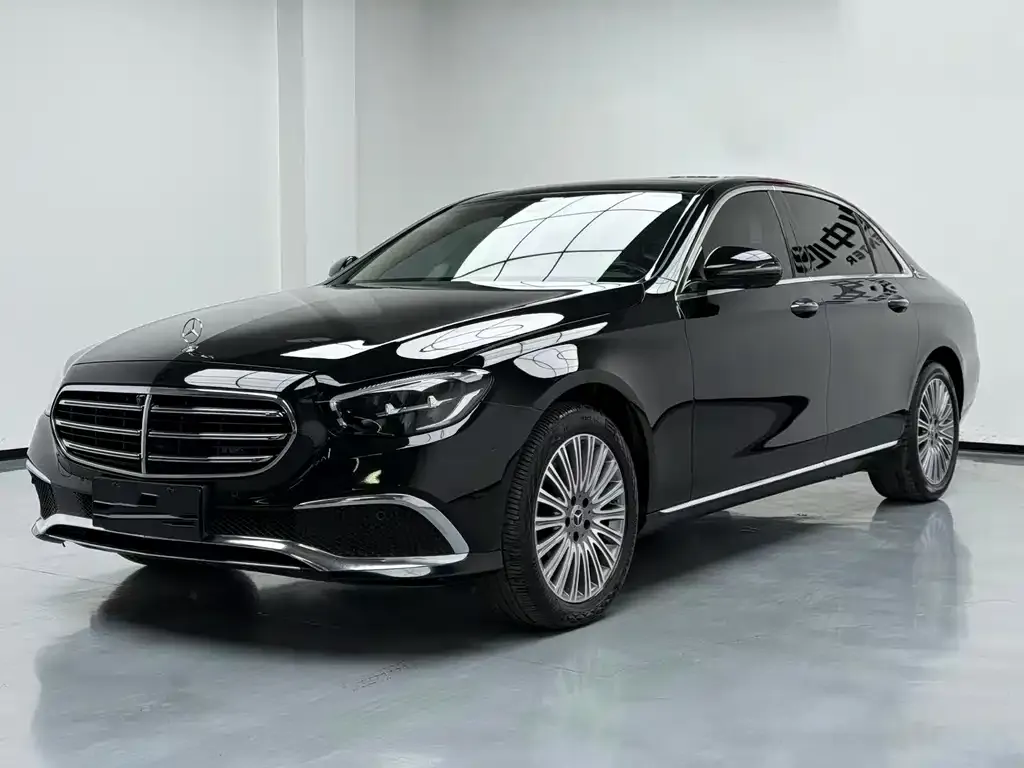 Mercedes-Benz E-Class — фото 1