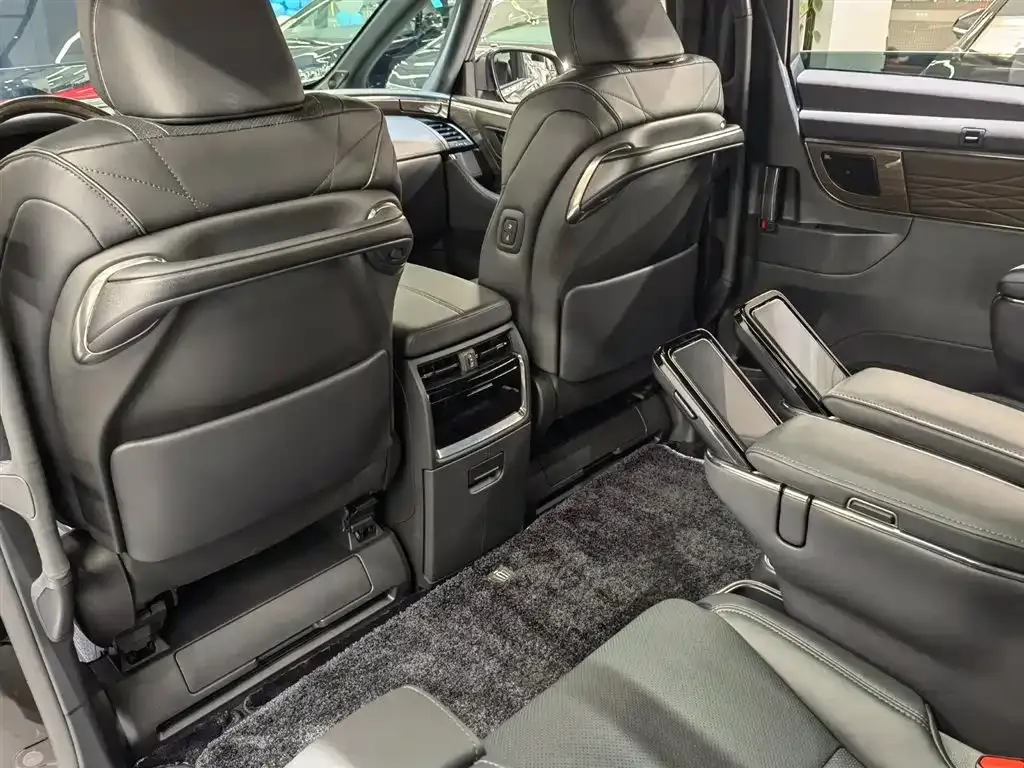 Toyota Vellfire — фото 8