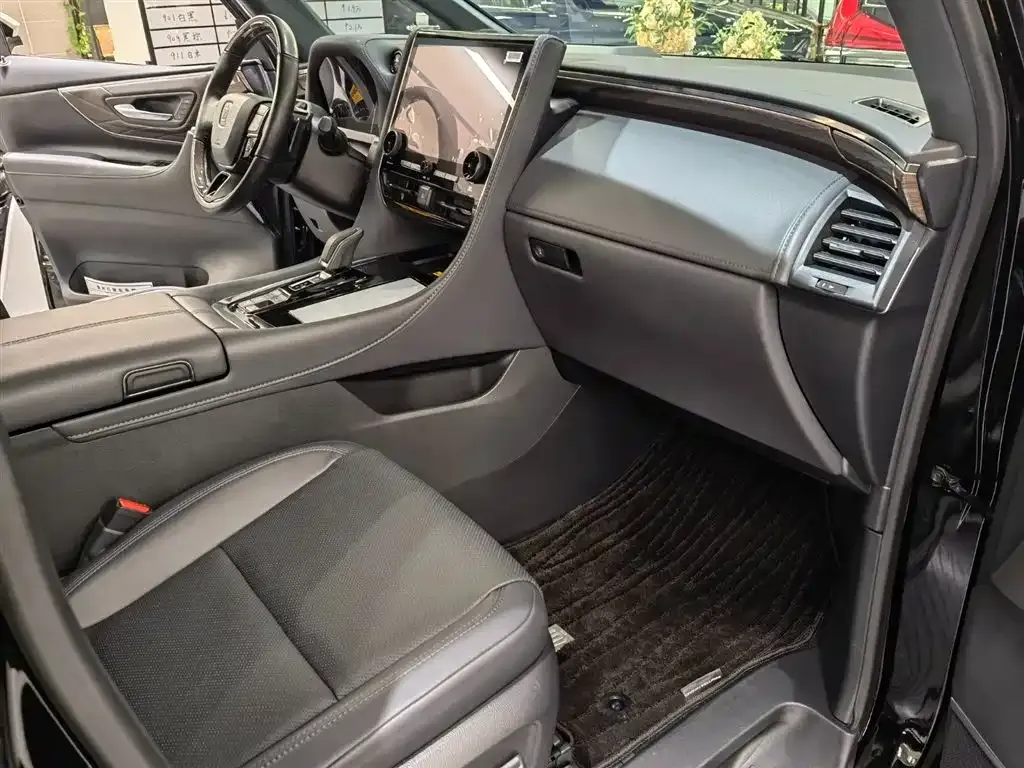 Toyota Vellfire — фото 6