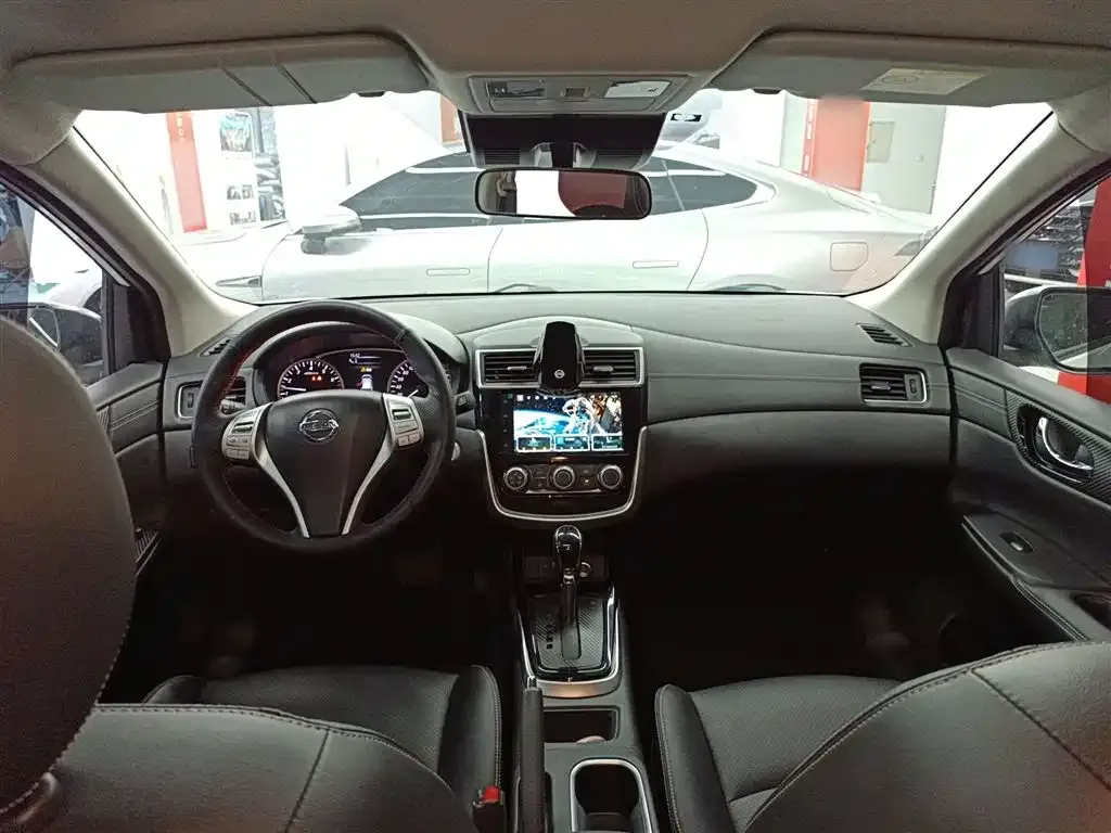 Nissan Tiida — фото 10