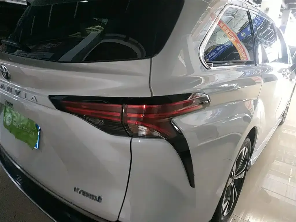 Toyota Granvia — фото 4