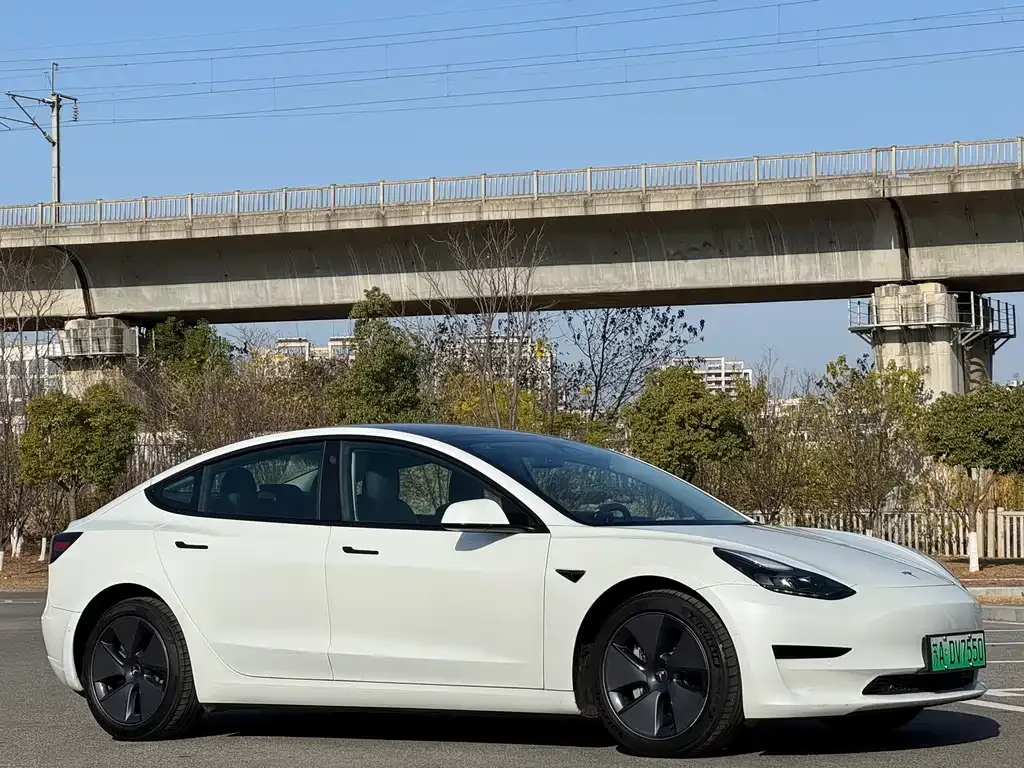 Tesla Model 3 — фото 3