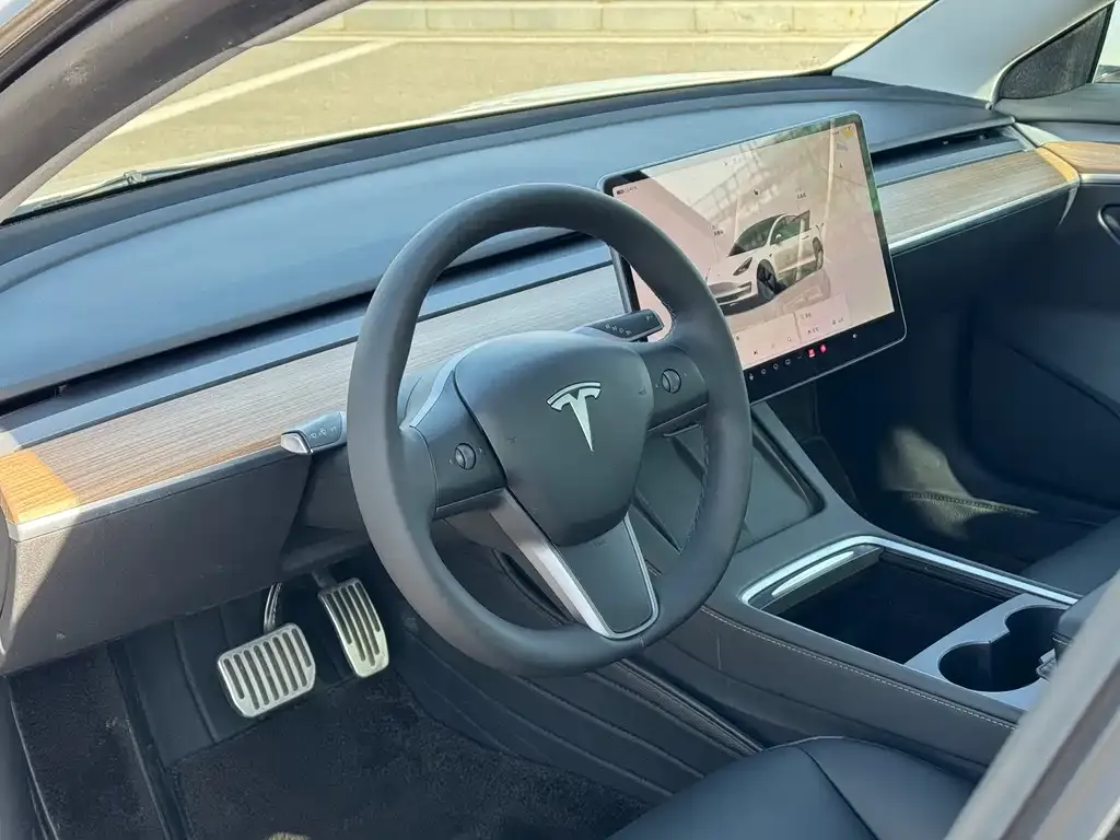 Tesla Model 3 — фото 4