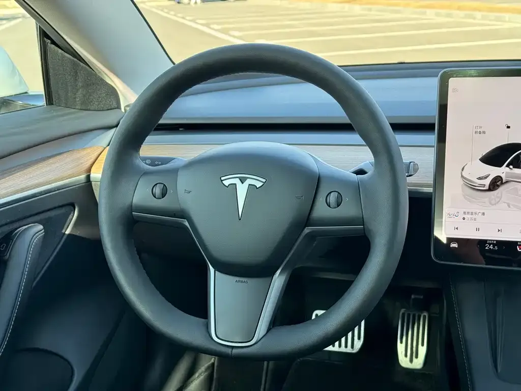Tesla Model 3 — фото 7