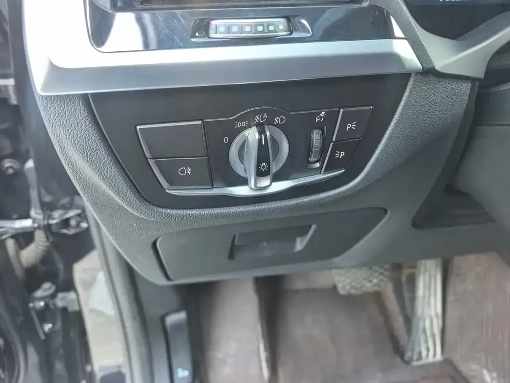 BMW iX3 — фото 10