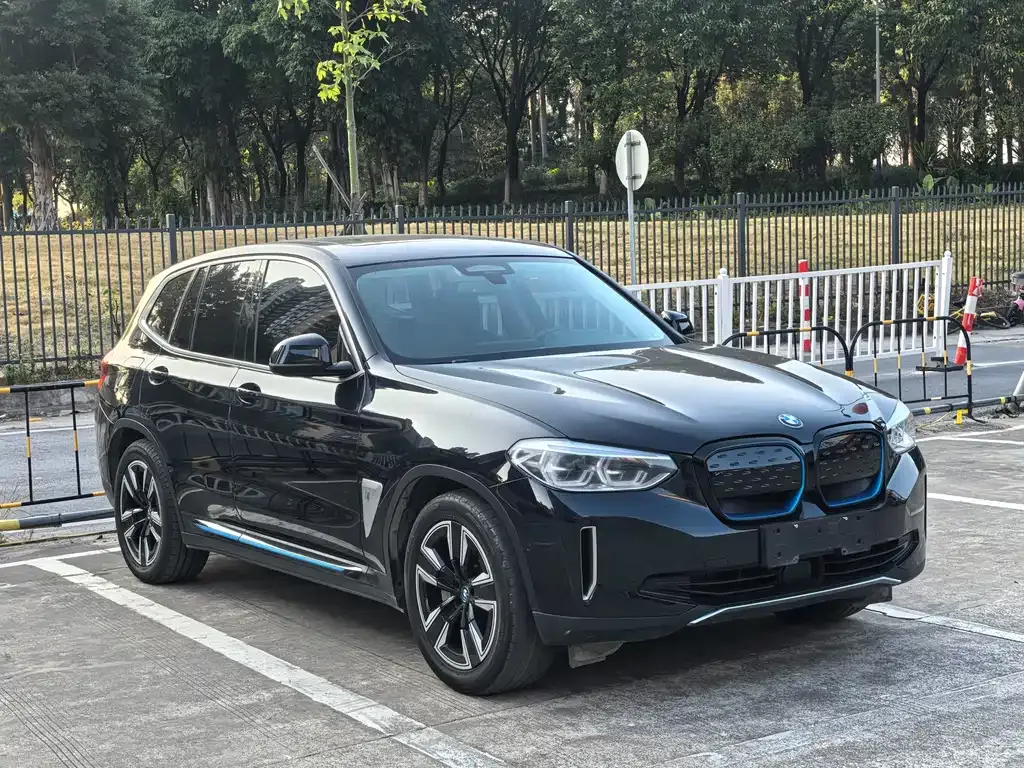 BMW iX3 — фото 3