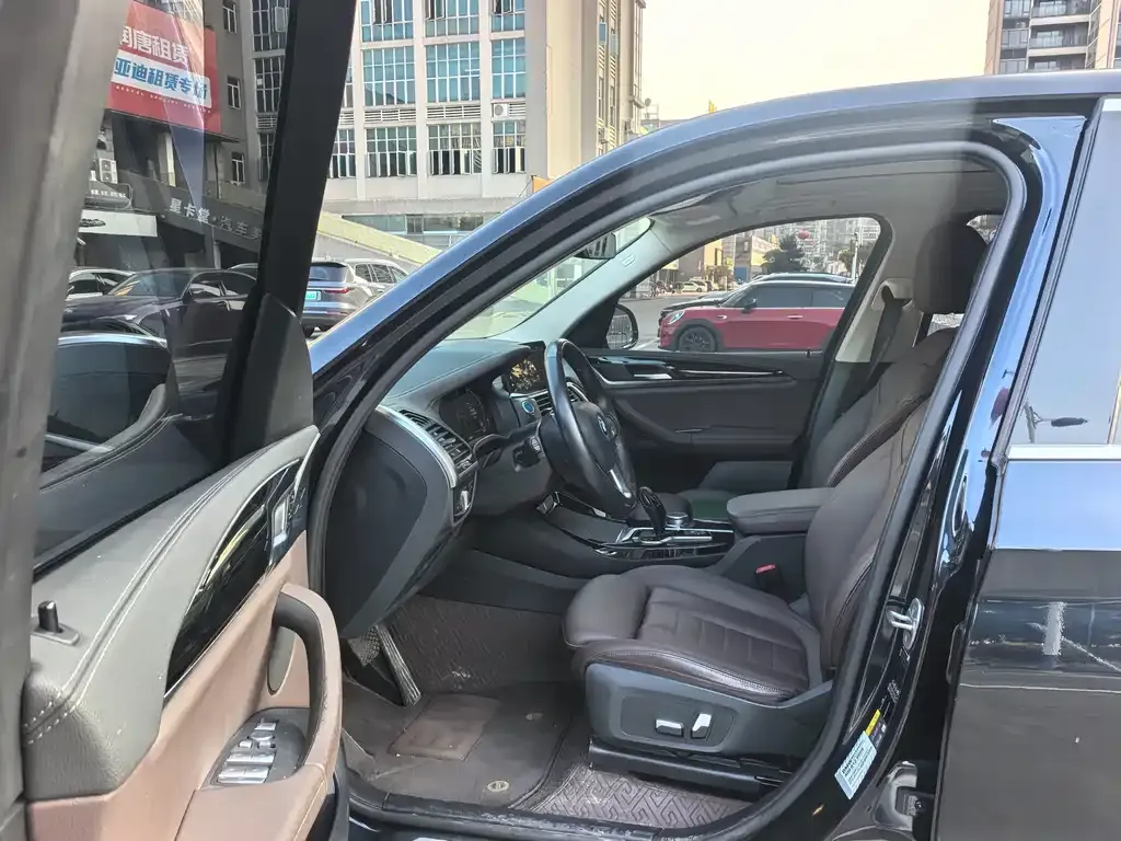 BMW iX3 — фото 7