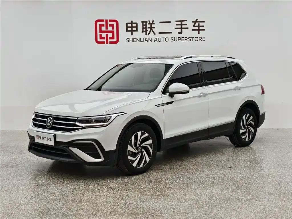 Volkswagen Tiguan L — фото 1