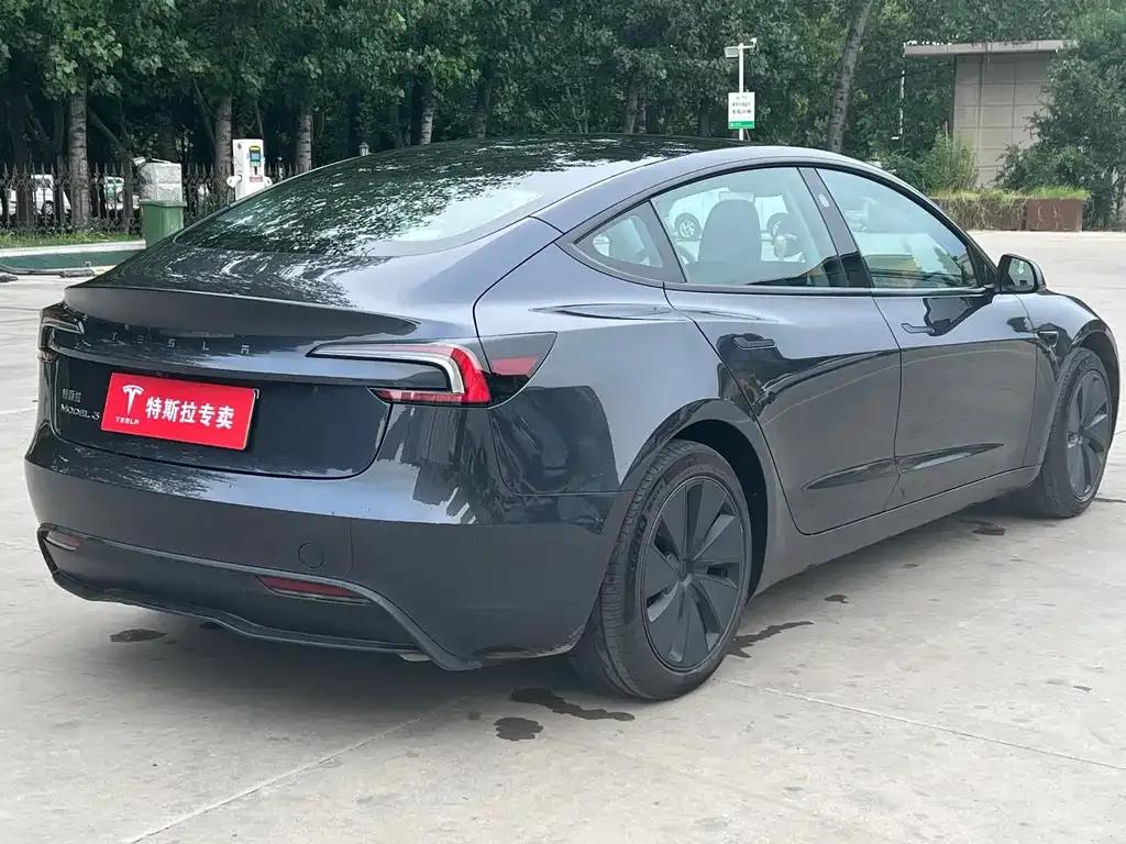 Tesla Model 3 — фото 4