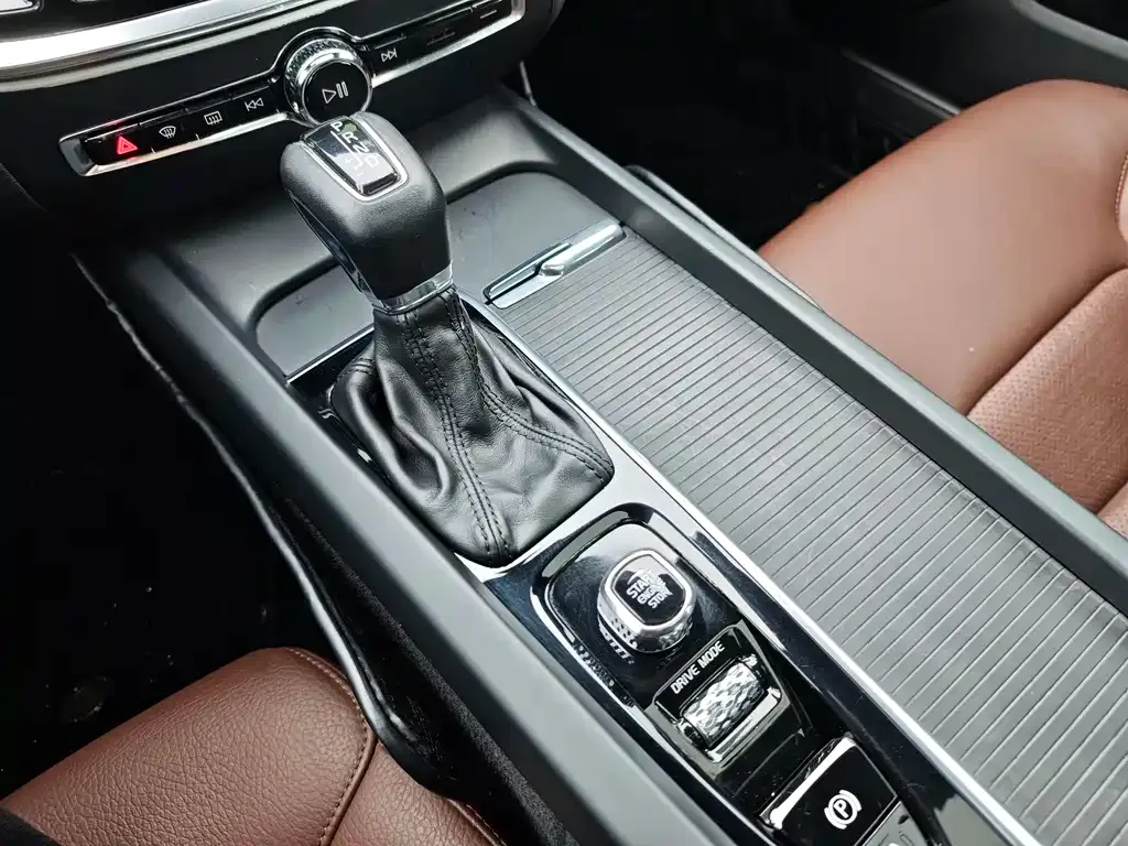 Volvo S60 — фото 10