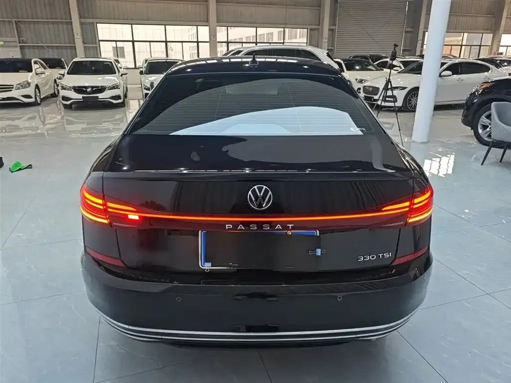 Volkswagen Passat — фото 10