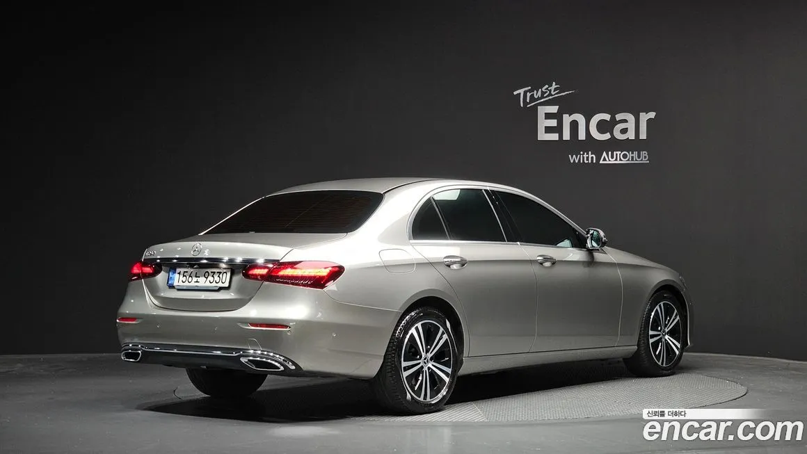Mercedes-Benz E-Class — фото 4