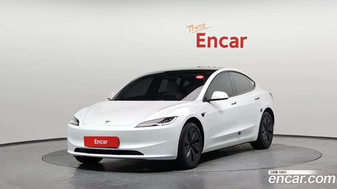 Tesla Model 3 — фото 1