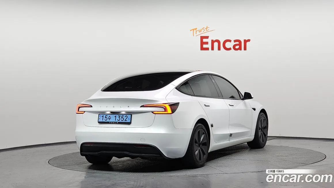 Tesla Model 3 — фото 4