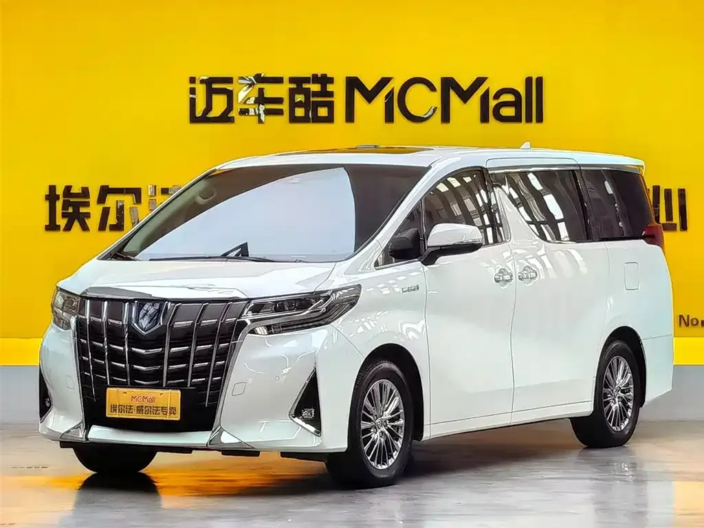 Toyota Alphard — фото 1
