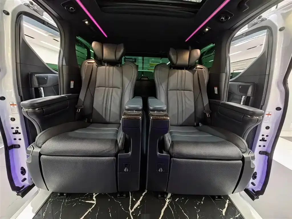 Toyota Alphard — фото 5
